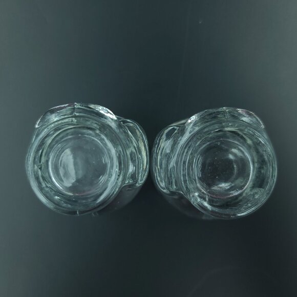 Set of 2 clear glass skull shot glasses - Picture 5 of 6